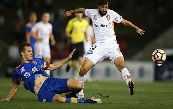 纽卡斯尔喷气机1-3布里斯班狮吼，不应为红牌找理由