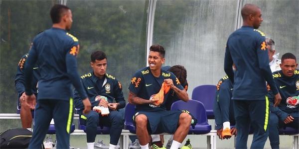 敬业！菲尔米诺提前归队