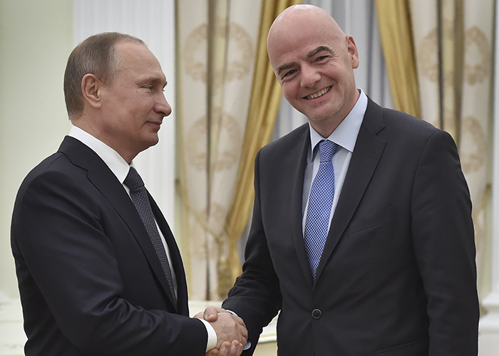 普京与因凡蒂诺共同在俄视察准备工作