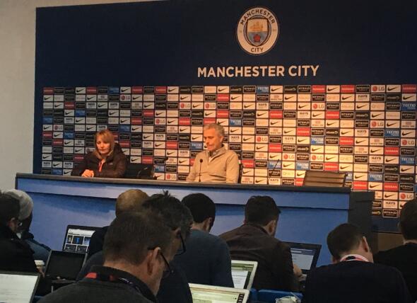 曼城VS曼联 穆里尼奥：红牌的一部分原因是阿圭罗机智的表演