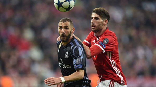 拜仁1-2皇马，本泽马谈重返国家队，没接到德尚电话