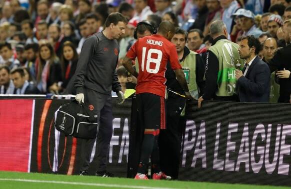 曼联VS塞尔塔 英媒：阿什利杨腿筋受伤 或赛季报销