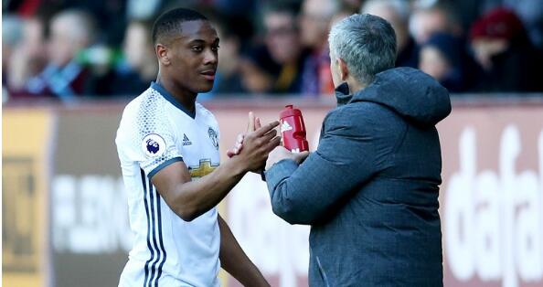 伯恩利0-2曼联 穆里尼奥：马夏尔有能力成为那特别的一个