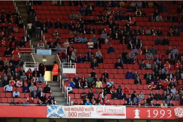 阿森纳2-0桑德兰 倒温派球迷空座抗议温格