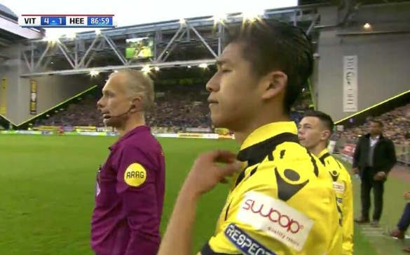 维特斯4-2海伦芬 张玉宁参加完全运会预赛后在荷甲出场