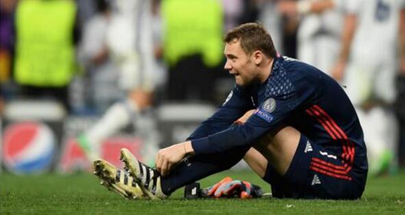 皇马4-2拜仁 官方：诺伊尔左脚骨折将回到慕尼黑进行检查