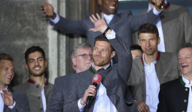 拜仁4-1弗赖堡 这周末最幸福的球迷是谁？非阿隆索莫属