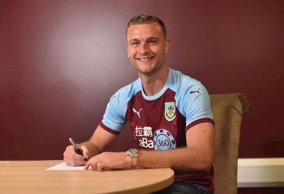 官方：伯恩利签下米德尔斯堡后卫吉布森